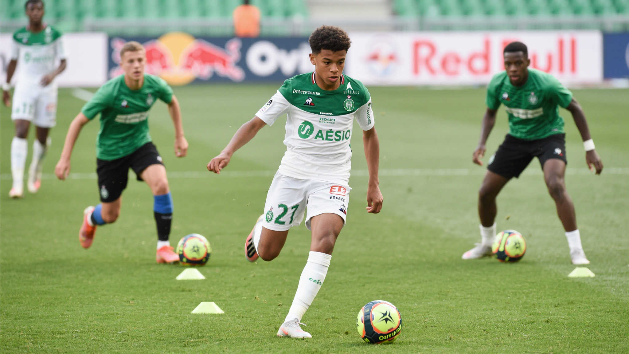 一、天赋初现：埃马德的惊艳表现
在法国足球的青训